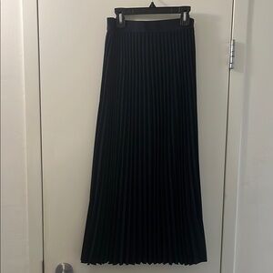 H&M Dark navy midi A-Line Pleated Skirt, Size S. Excellent condition.
